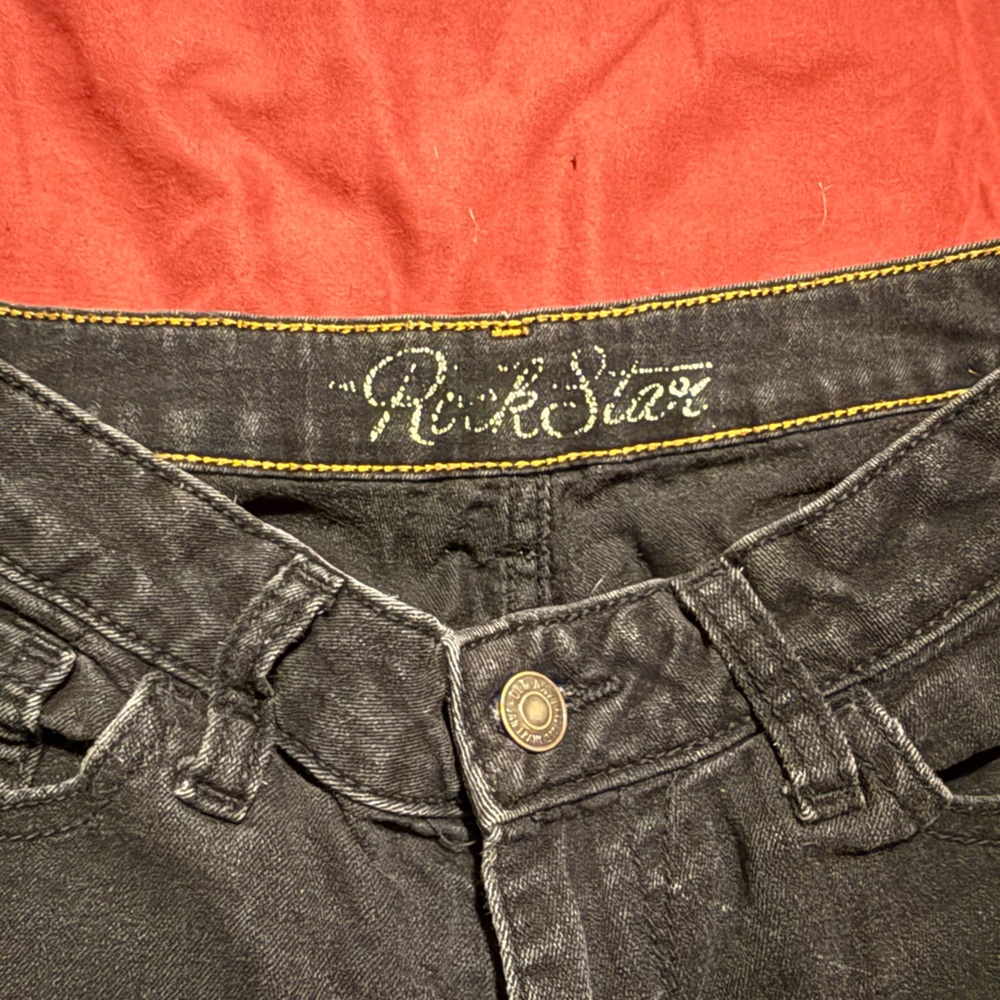 Old navy rockstar jeans - Picture 3 of 3